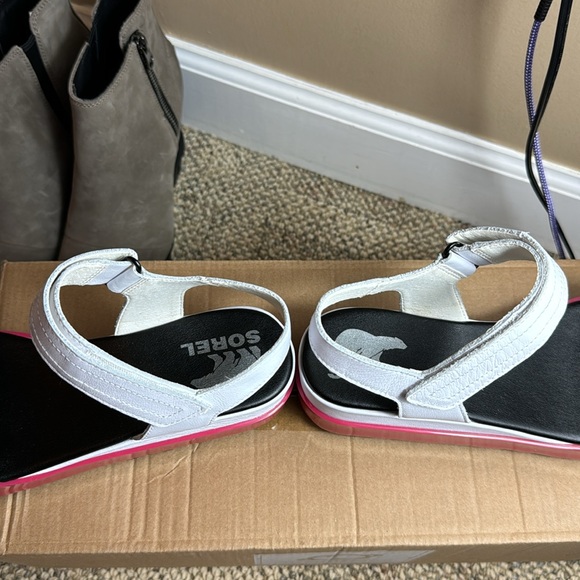 NWOT • Sorel • Cameron™ Flatform Sandal • 🖤🩷🤍 White/Punch Pink 🤍🩷🖤 • 8.5 - Picture 12 of 15